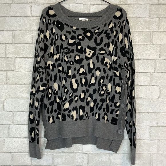 Stella & Dot Leopard Side Button Sweater L - Picture 3 of 7